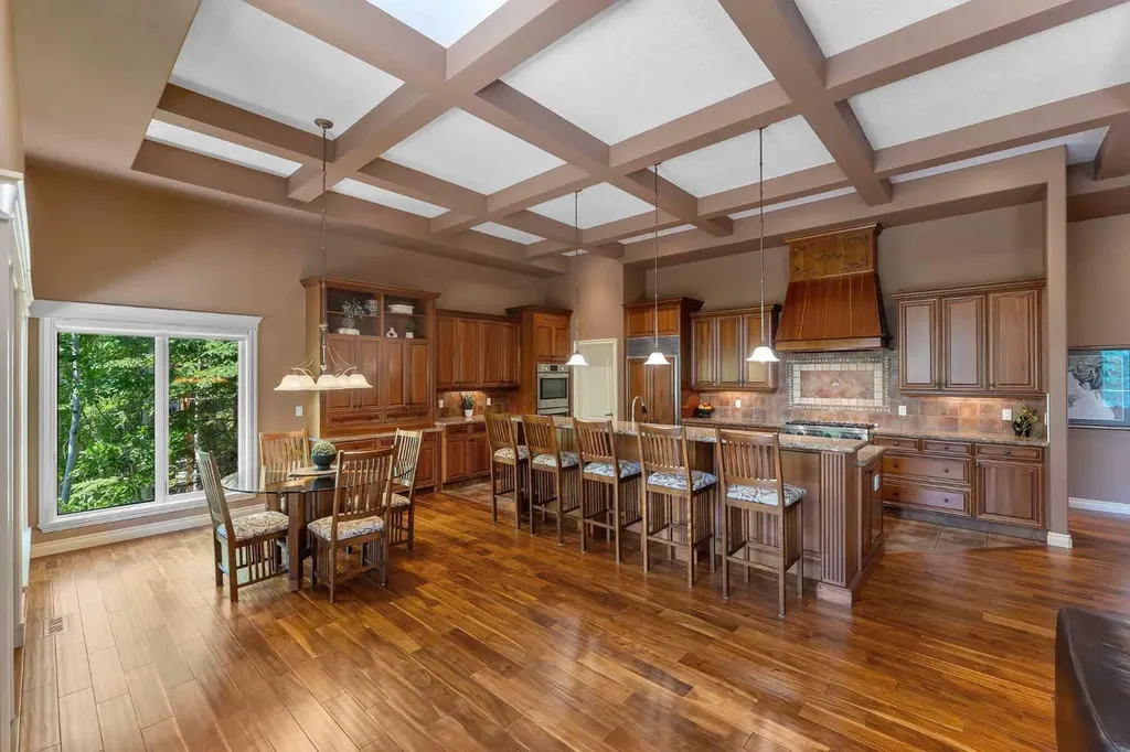 15 Discovery Valley Cove SW Calgary AB T3H 5H3