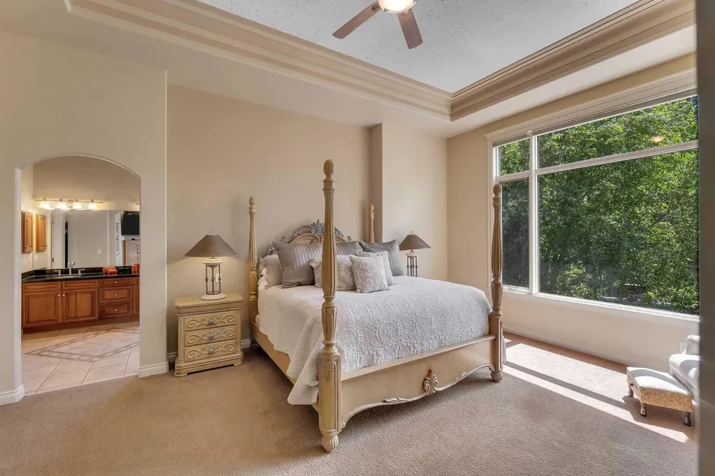 15 Discovery Valley Cove SW Calgary AB T3H 5H3