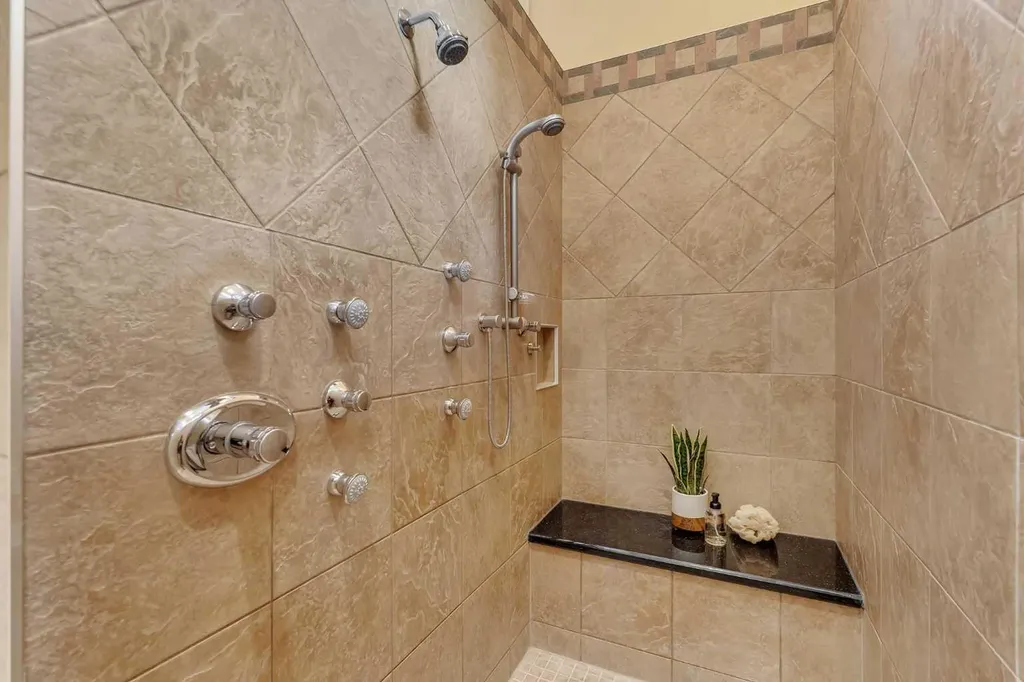 15 Discovery Valley Cove SW Calgary AB T3H 5H3