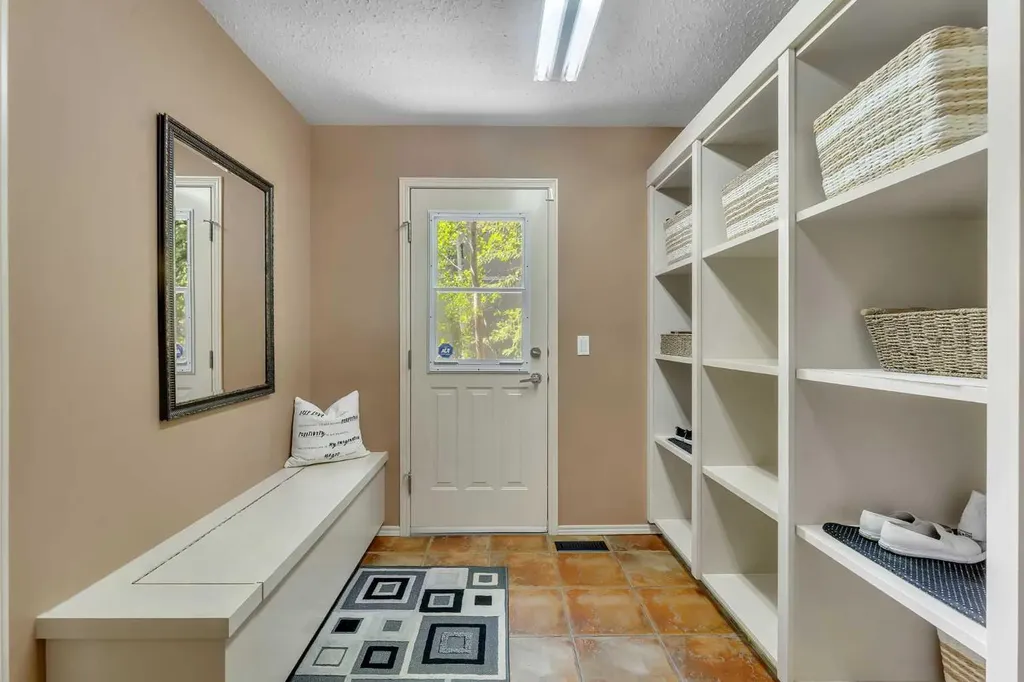 15 Discovery Valley Cove SW Calgary AB T3H 5H3