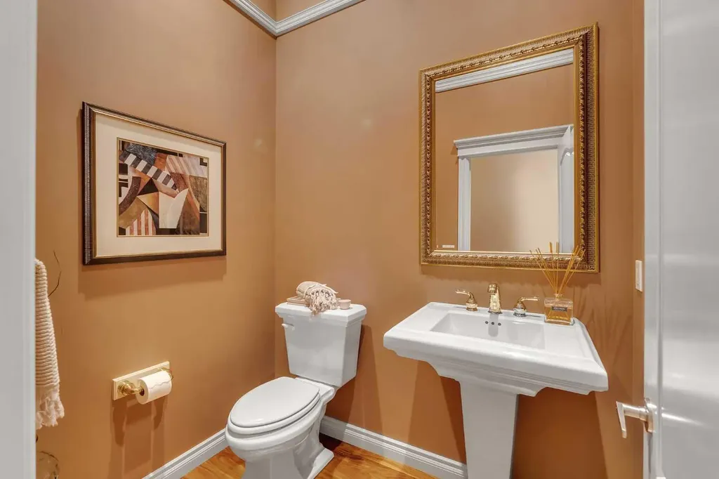 15 Discovery Valley Cove SW Calgary AB T3H 5H3