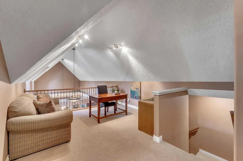 15 Discovery Valley Cove SW Calgary AB T3H 5H3