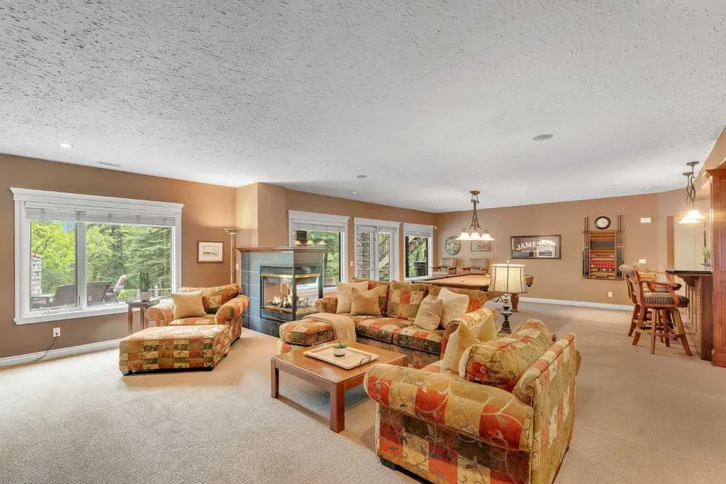 15 Discovery Valley Cove SW Calgary AB T3H 5H3