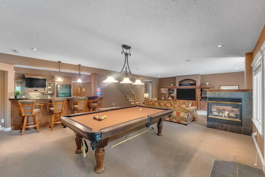15 Discovery Valley Cove SW Calgary AB T3H 5H3