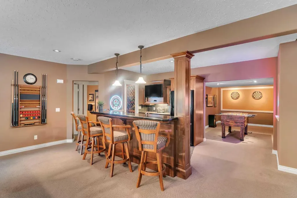 15 Discovery Valley Cove SW Calgary AB T3H 5H3