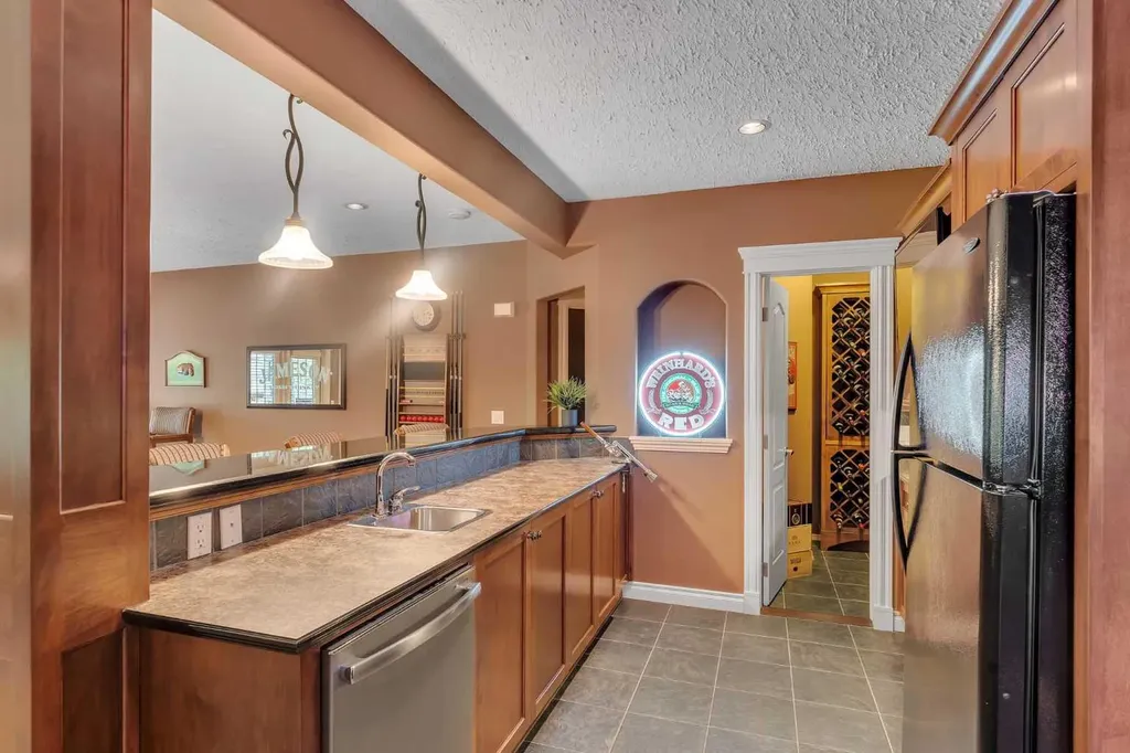15 Discovery Valley Cove SW Calgary AB T3H 5H3