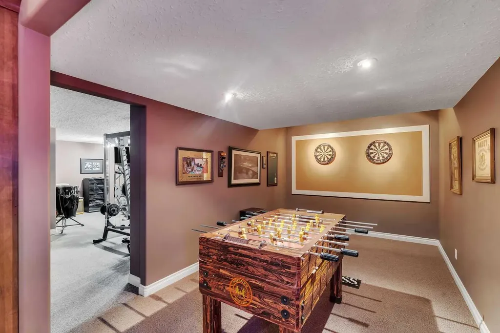 15 Discovery Valley Cove SW Calgary AB T3H 5H3