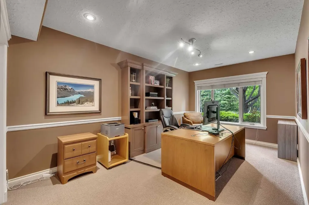 15 Discovery Valley Cove SW Calgary AB T3H 5H3