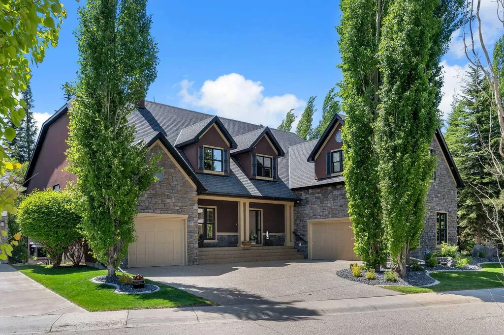15 Discovery Valley Cove SW Calgary AB T3H 5H3