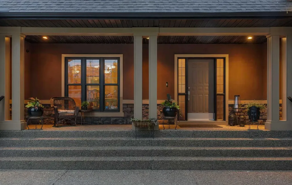 15 Discovery Valley Cove SW Calgary AB T3H 5H3