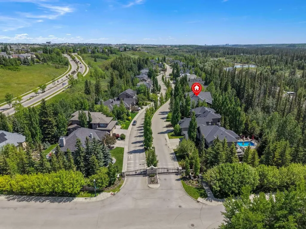 15 Discovery Valley Cove SW Calgary AB T3H 5H3