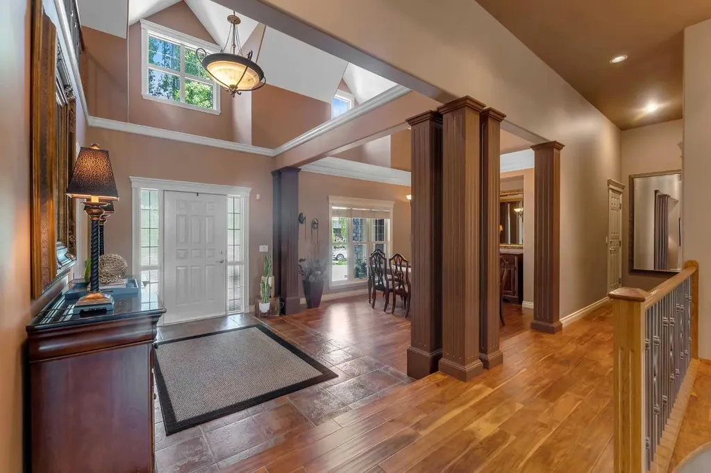 15 Discovery Valley Cove SW Calgary AB T3H 5H3