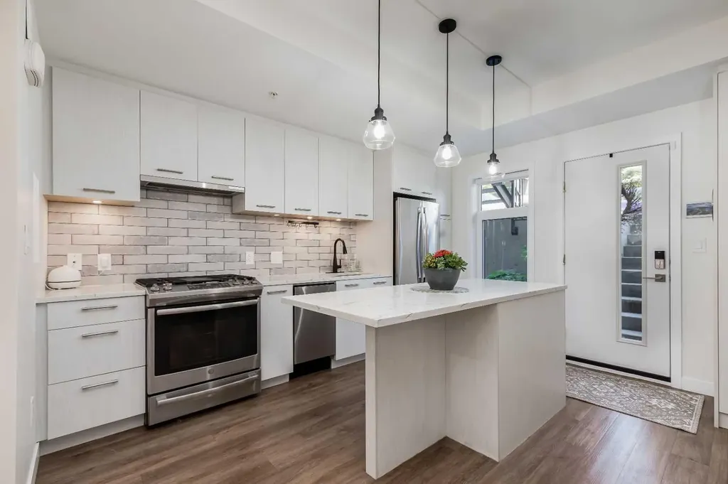 1709 35 Avenue SW Calgary AB T2T 2C9