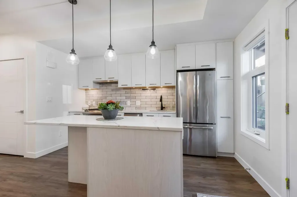 1709 35 Avenue SW Calgary AB T2T 2C9