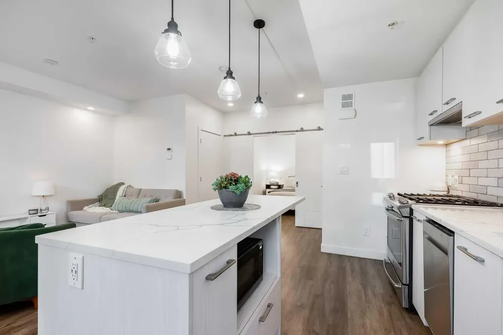 1709 35 Avenue SW Calgary AB T2T 2C9