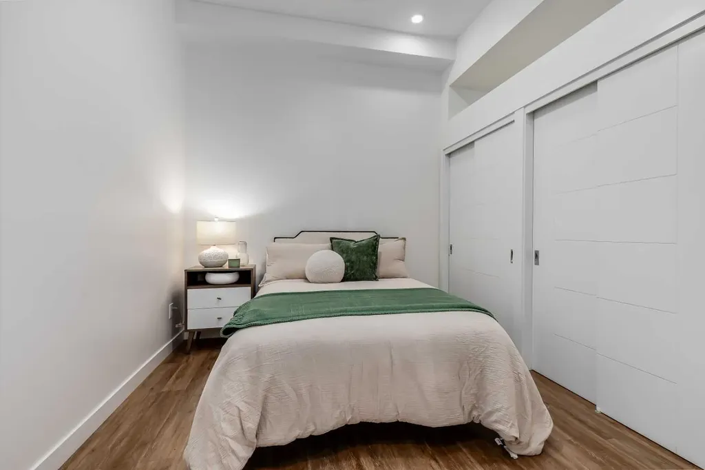 1709 35 Avenue SW Calgary AB T2T 2C9