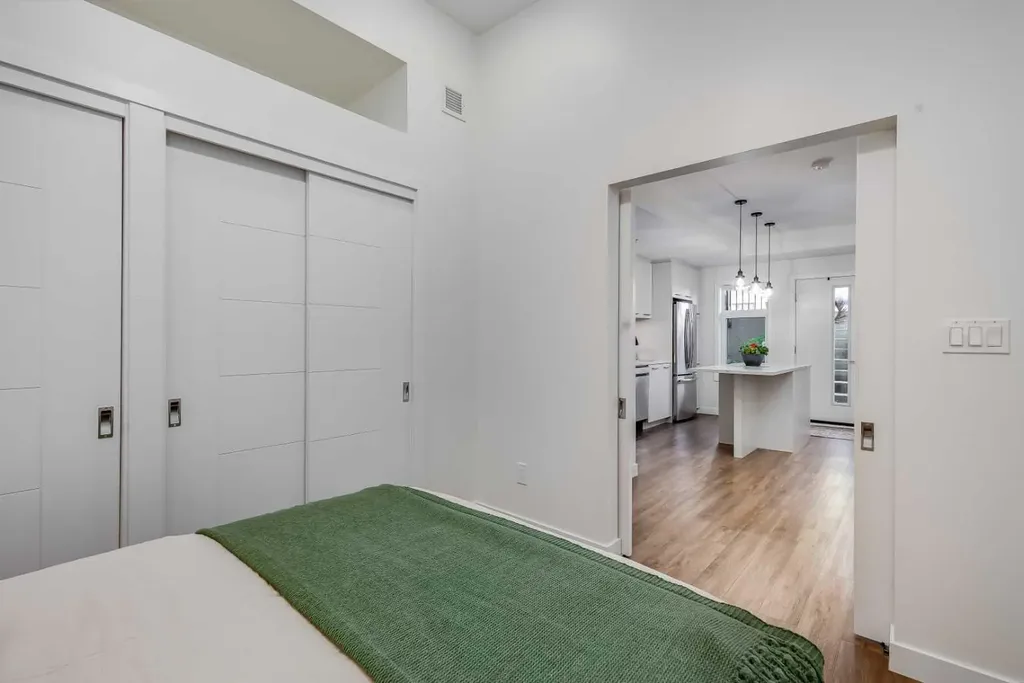 1709 35 Avenue SW Calgary AB T2T 2C9