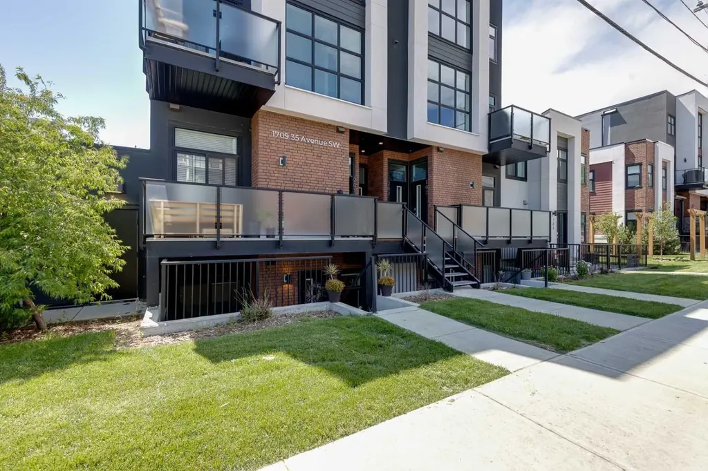 1709 35 Avenue SW Calgary AB T2T 2C9