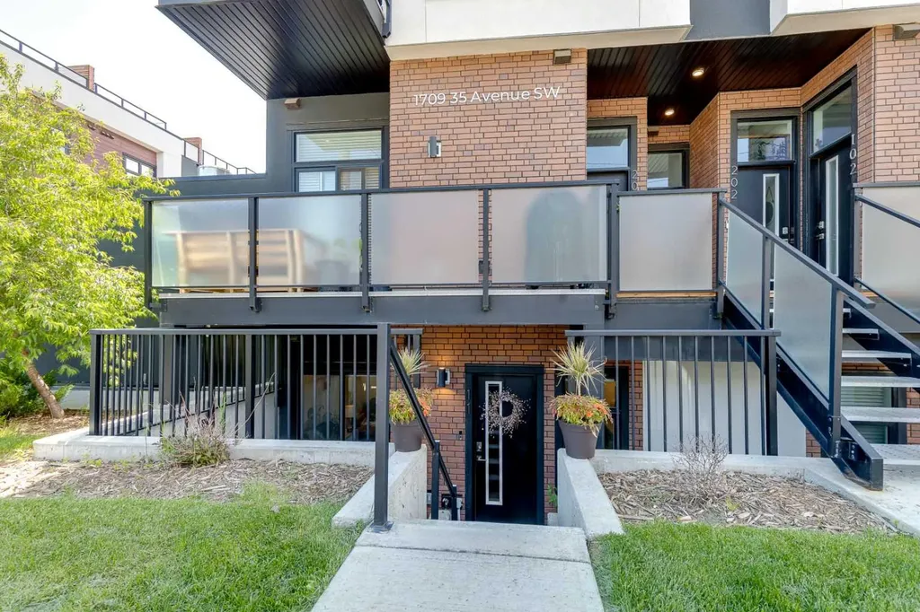 1709 35 Avenue SW Calgary AB T2T 2C9