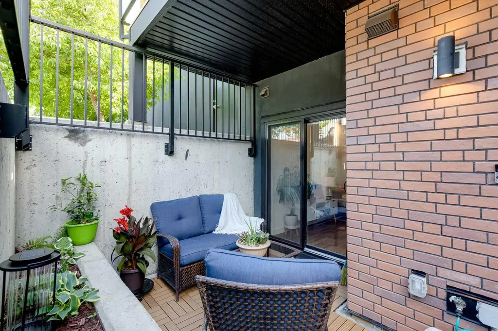 1709 35 Avenue SW Calgary AB T2T 2C9