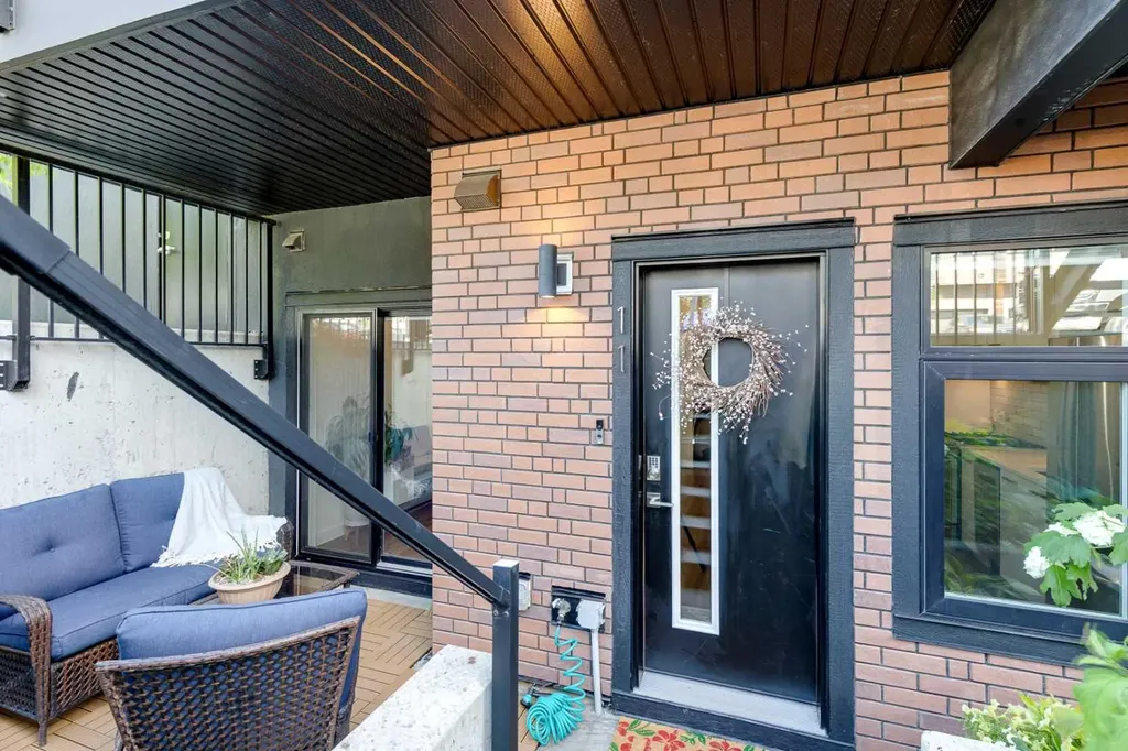 1709 35 Avenue SW Calgary AB T2T 2C9