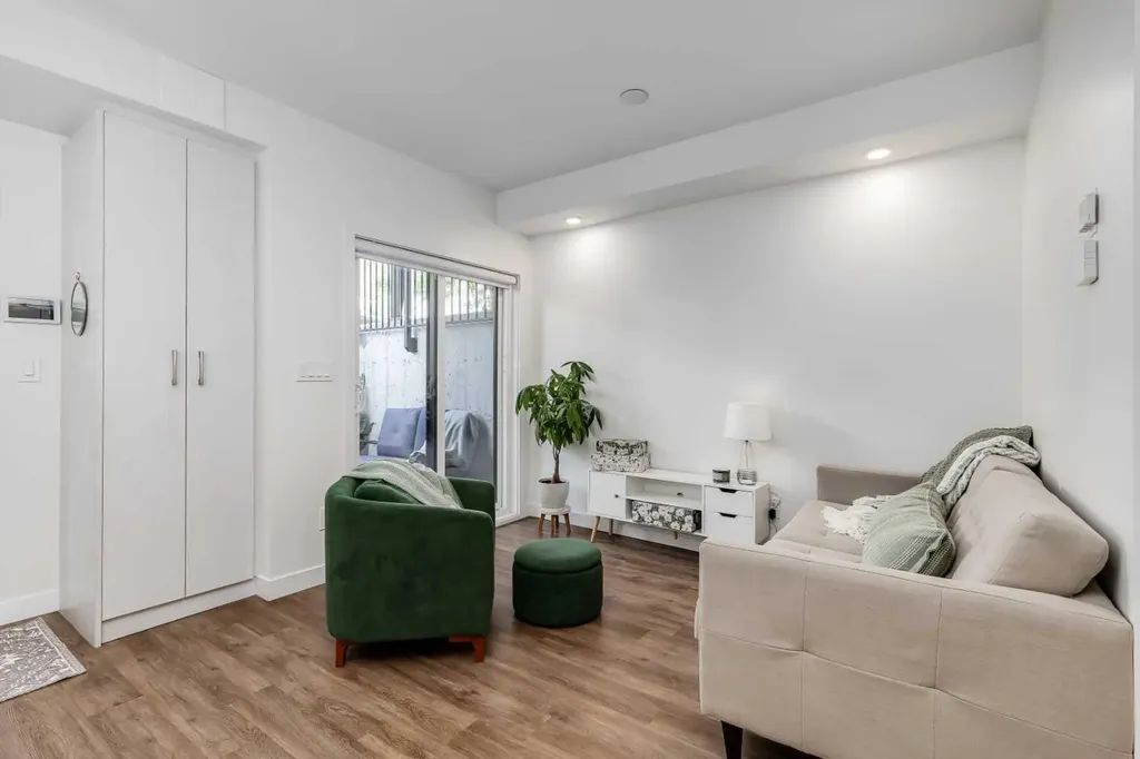 1709 35 Avenue SW Calgary AB T2T 2C9