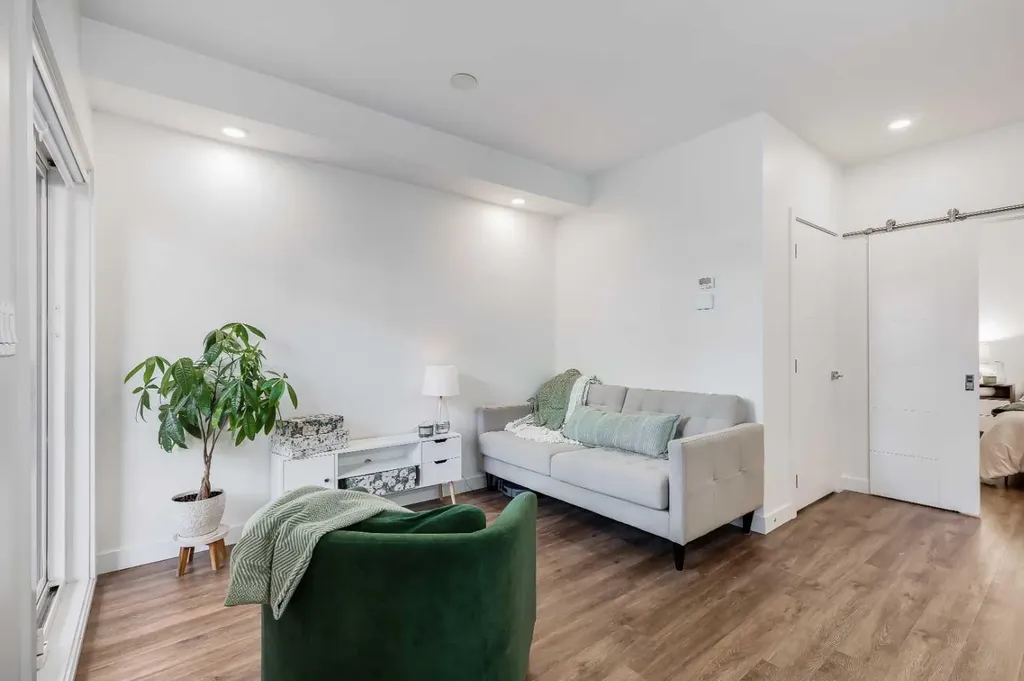 1709 35 Avenue SW Calgary AB T2T 2C9