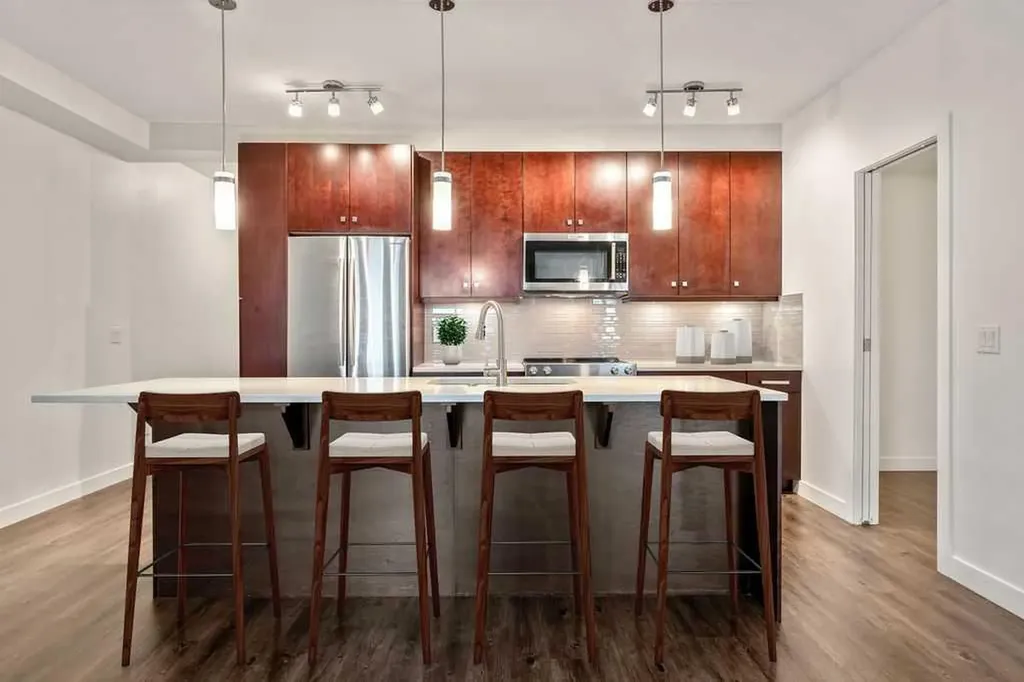 1720 10 Street SW Calgary AB T2T 3E8