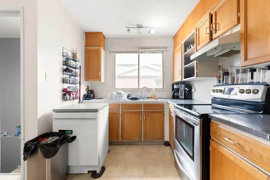211 Ross Glen Drive SE Medicine Hat AB T1B 1N7