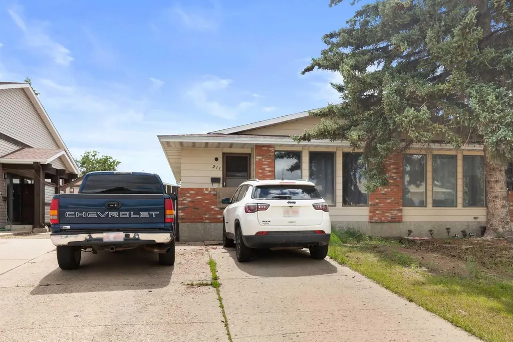 211 Ross Glen Drive SE Medicine Hat AB T1B 1N7
