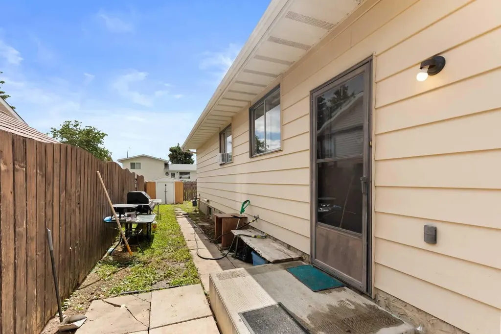 211 Ross Glen Drive SE Medicine Hat AB T1B 1N7