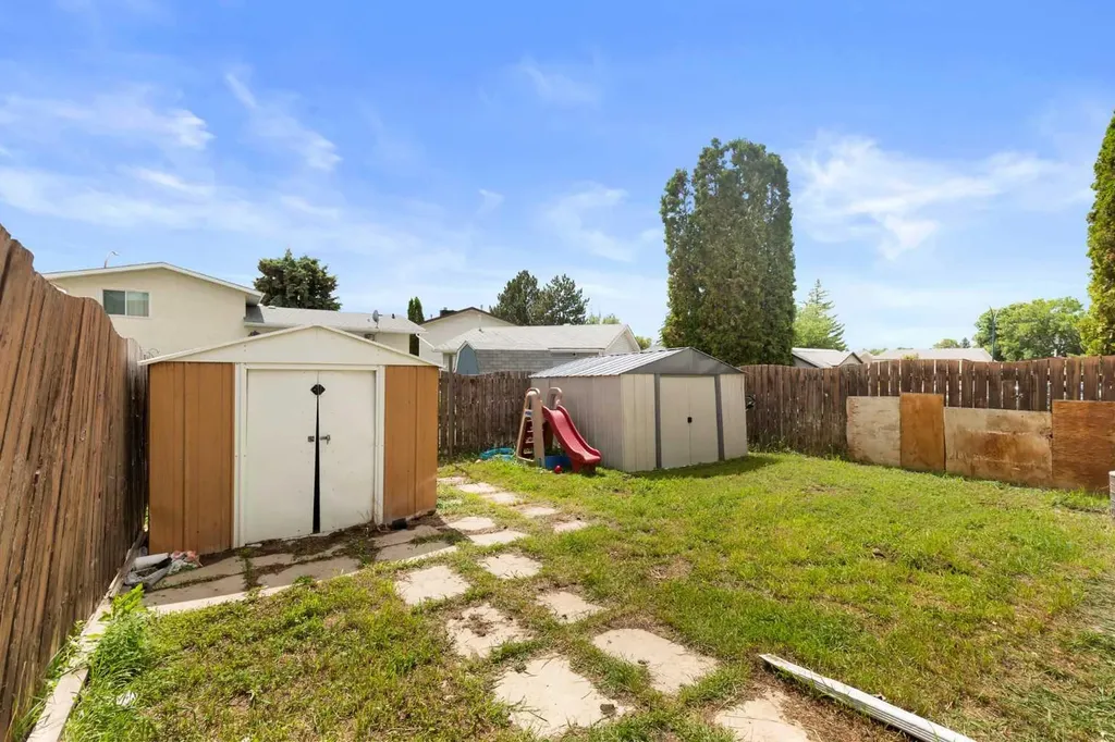 211 Ross Glen Drive SE Medicine Hat AB T1B 1N7