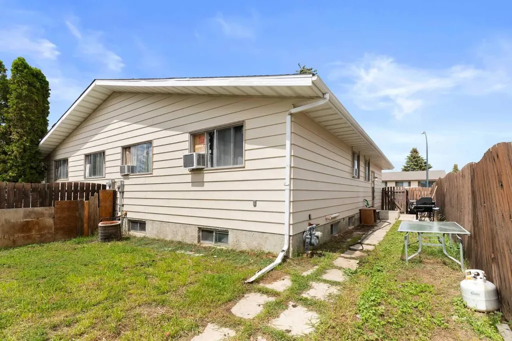 211 Ross Glen Drive SE Medicine Hat AB T1B 1N7