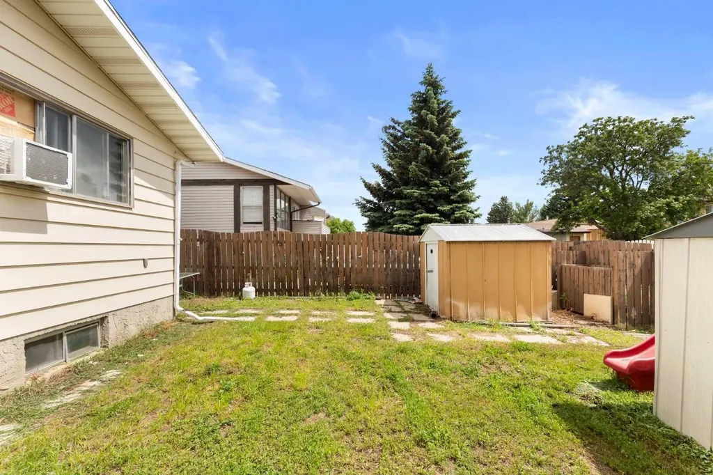 211 Ross Glen Drive SE Medicine Hat AB T1B 1N7