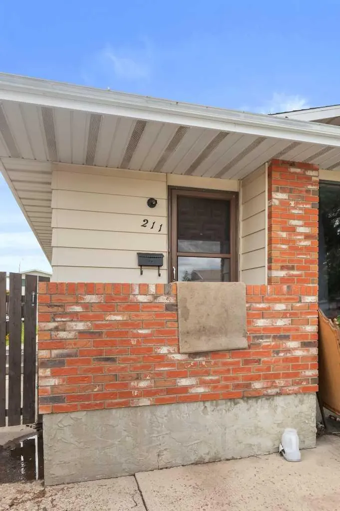 211 Ross Glen Drive SE Medicine Hat AB T1B 1N7