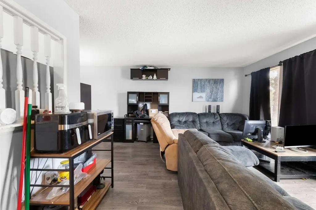 211 Ross Glen Drive SE Medicine Hat AB T1B 1N7