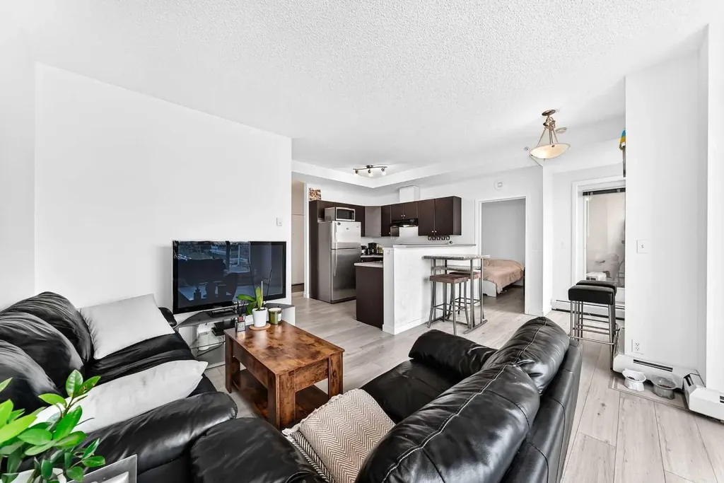 1053 10 Street SW Calgary AB T2R 1S6