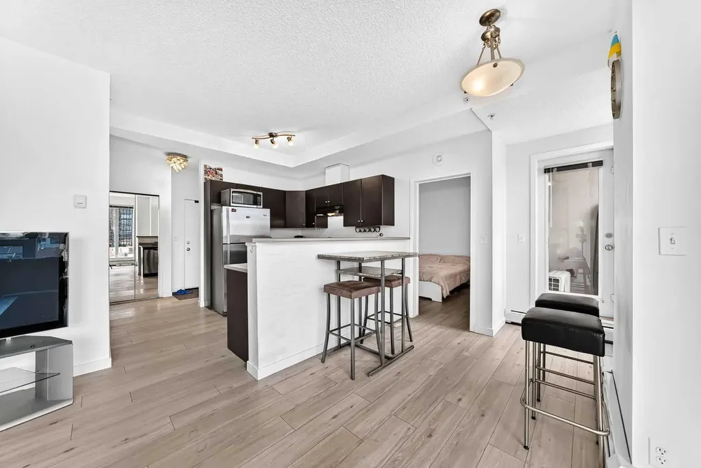 1053 10 Street SW Calgary AB T2R 1S6