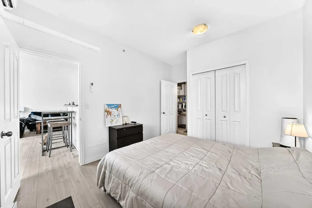 1053 10 Street SW Calgary AB T2R 1S6