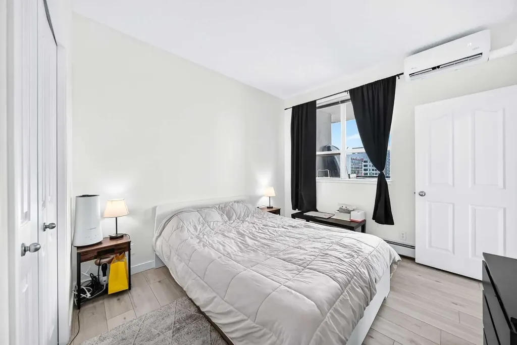 1053 10 Street SW Calgary AB T2R 1S6