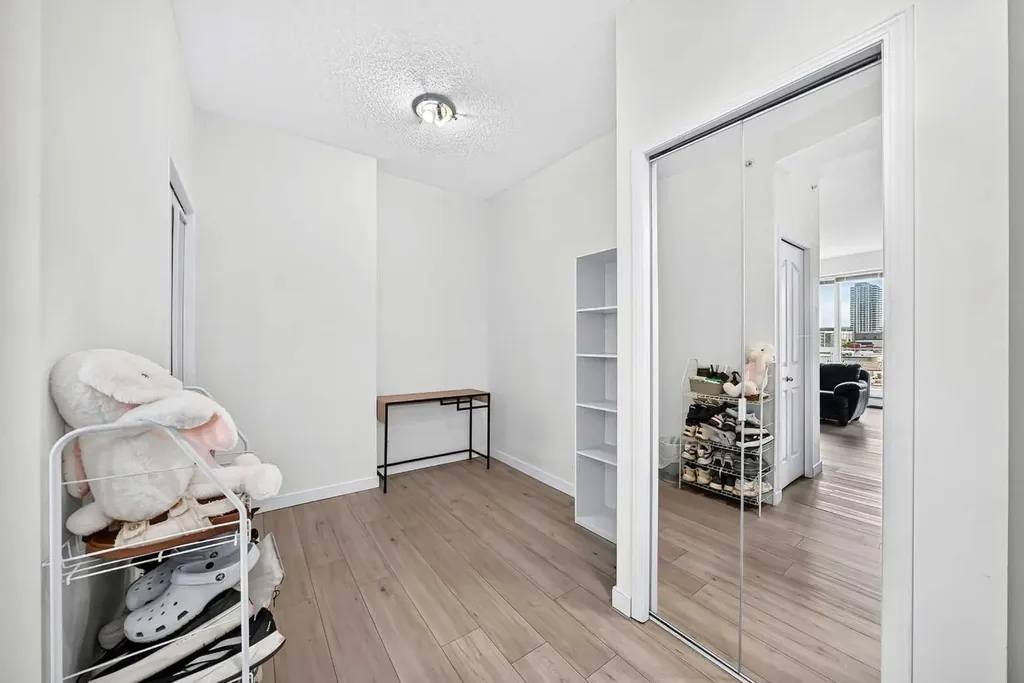 1053 10 Street SW Calgary AB T2R 1S6