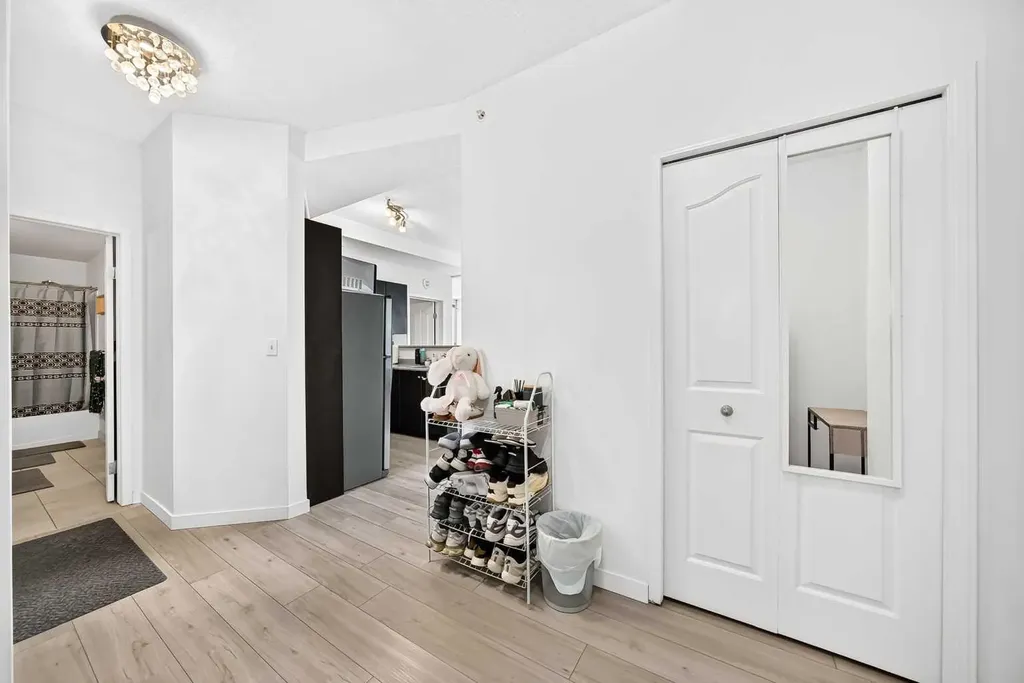 1053 10 Street SW Calgary AB T2R 1S6