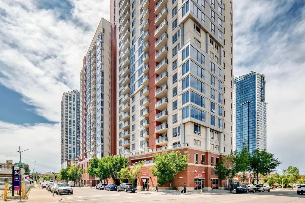 1053 10 Street SW Calgary AB T2R 1S6