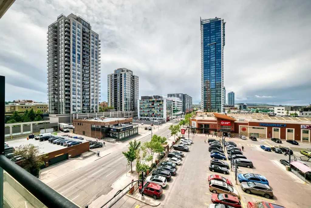 1053 10 Street SW Calgary AB T2R 1S6