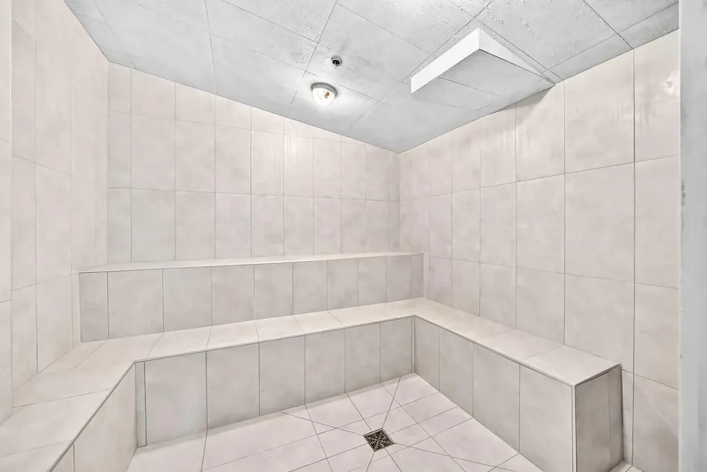 1053 10 Street SW Calgary AB T2R 1S6
