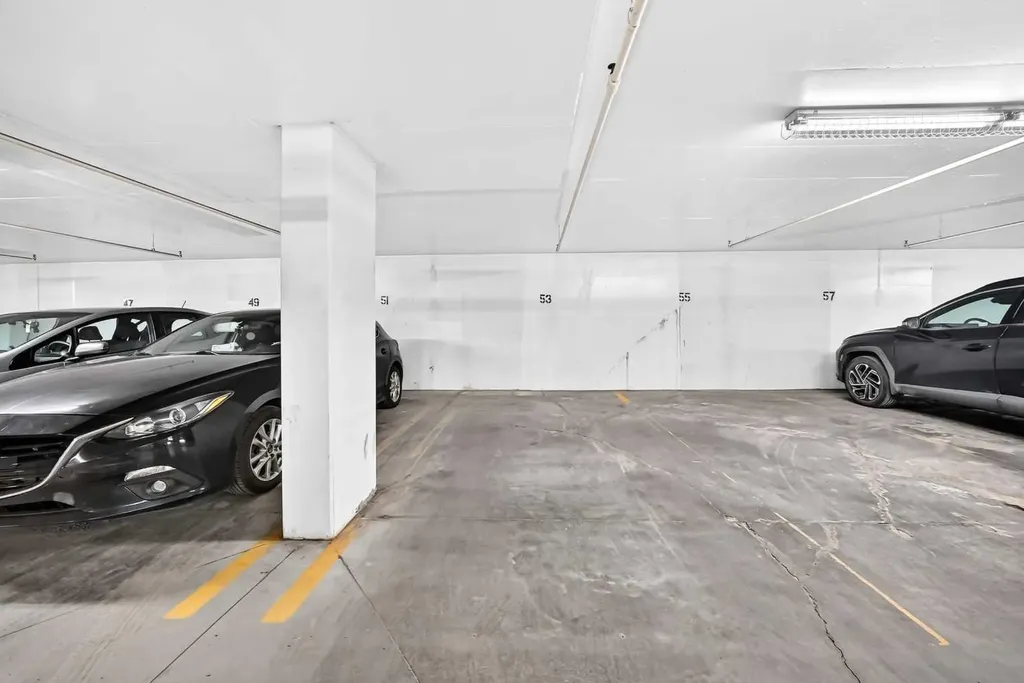 1053 10 Street SW Calgary AB T2R 1S6
