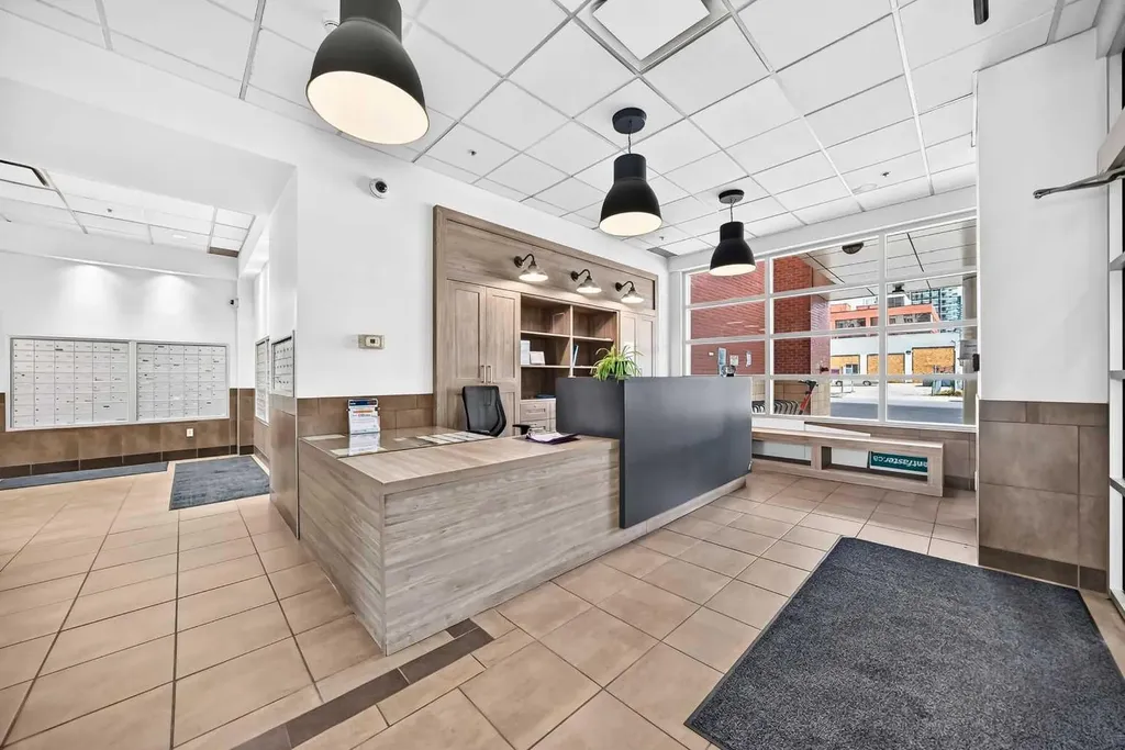 1053 10 Street SW Calgary AB T2R 1S6