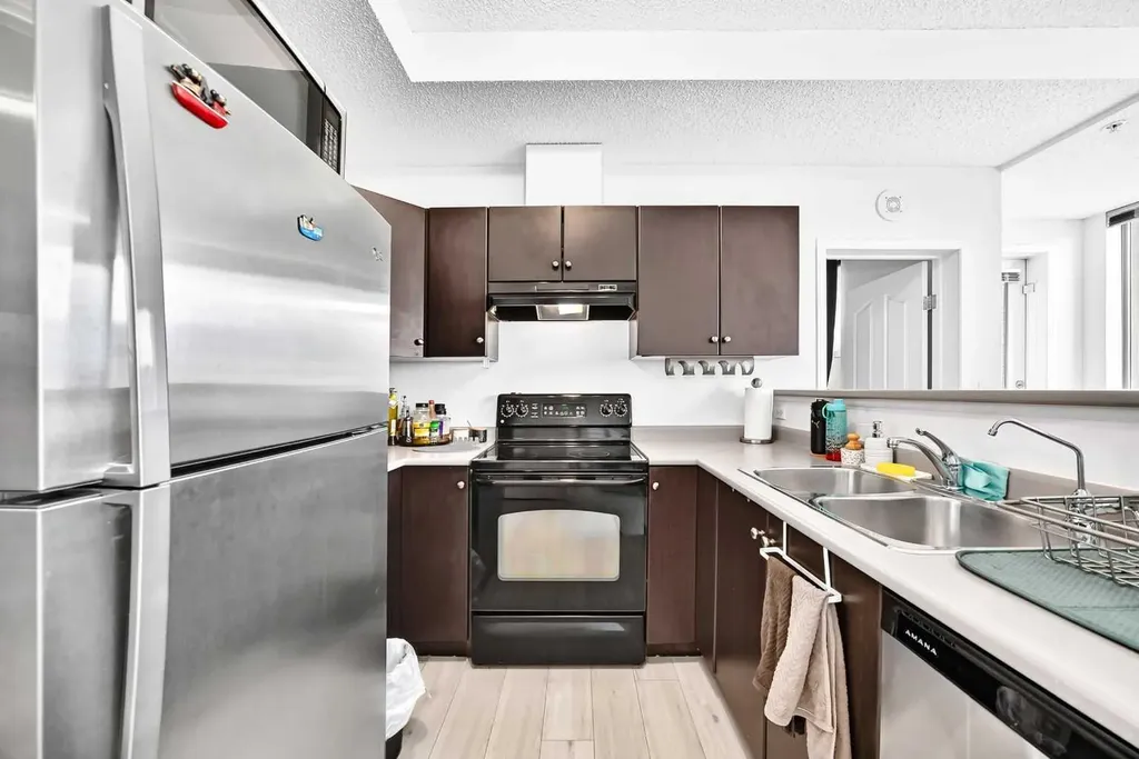 1053 10 Street SW Calgary AB T2R 1S6