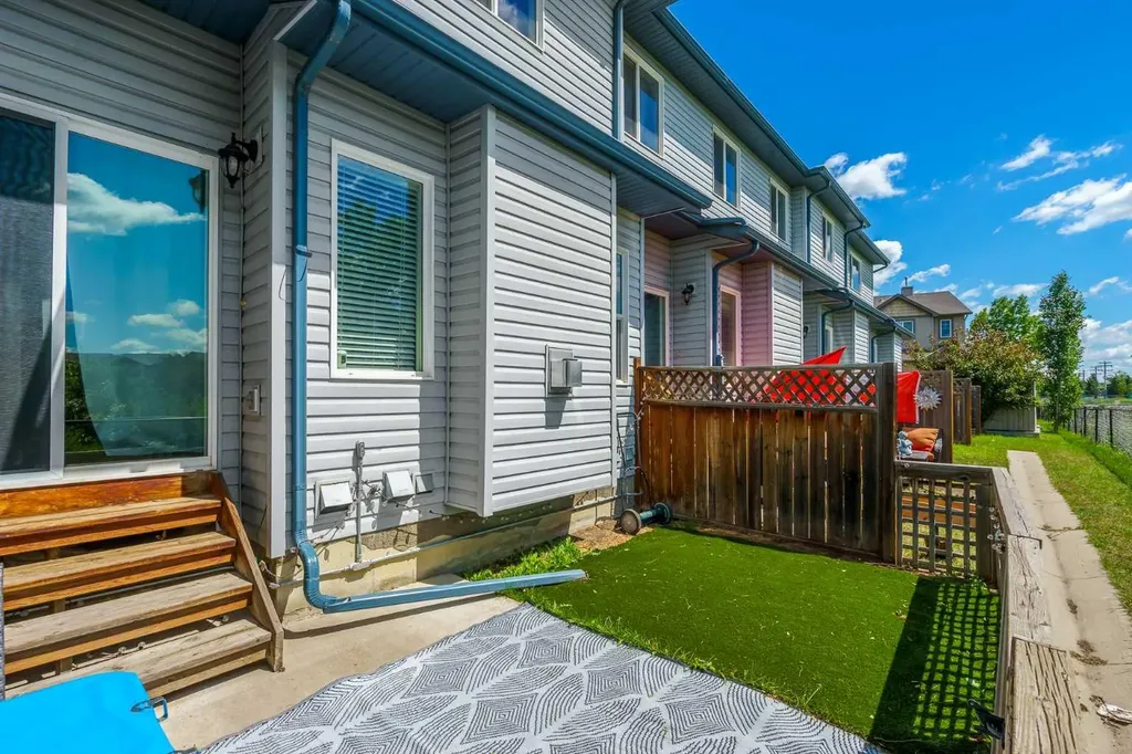 620 Luxstone Landing SW Airdrie AB T4B 0B6