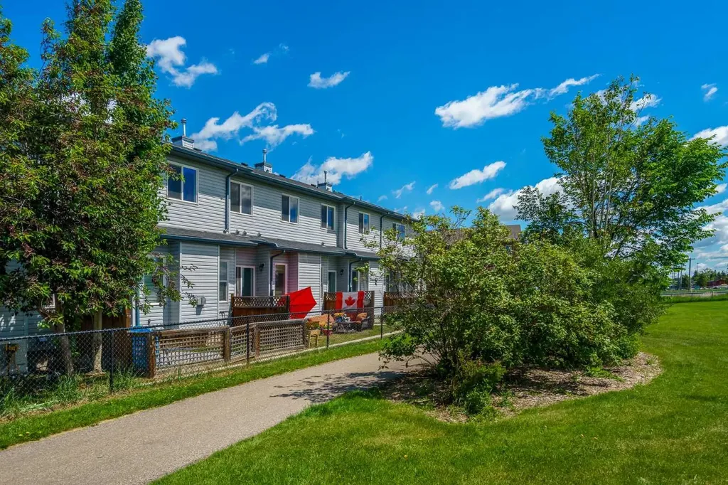 620 Luxstone Landing SW Airdrie AB T4B 0B6
